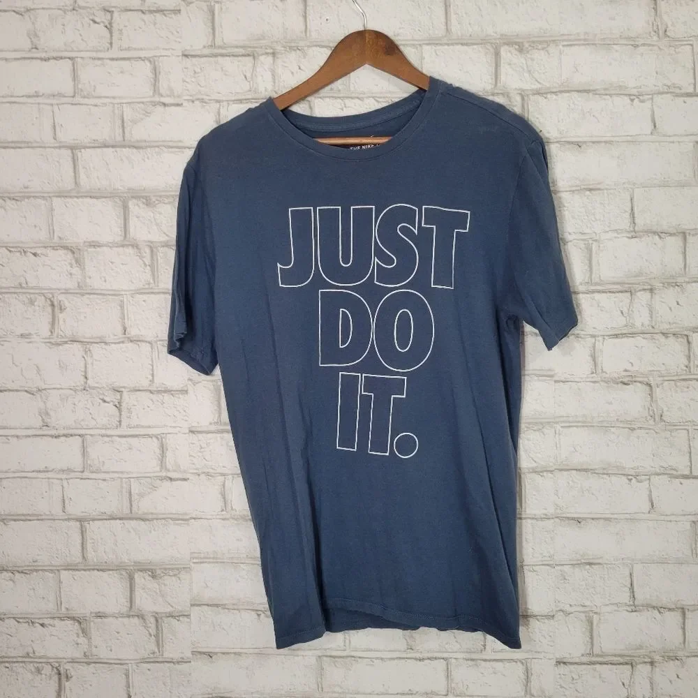 NIKE short sleeve graphic tee